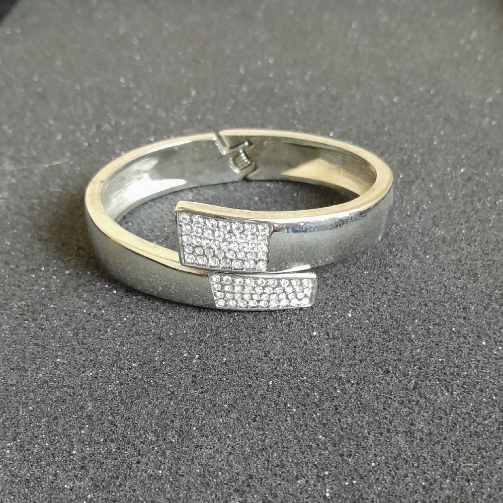 Elegant Lia Sophia Silver Tone Bracelet with Crystal Accents